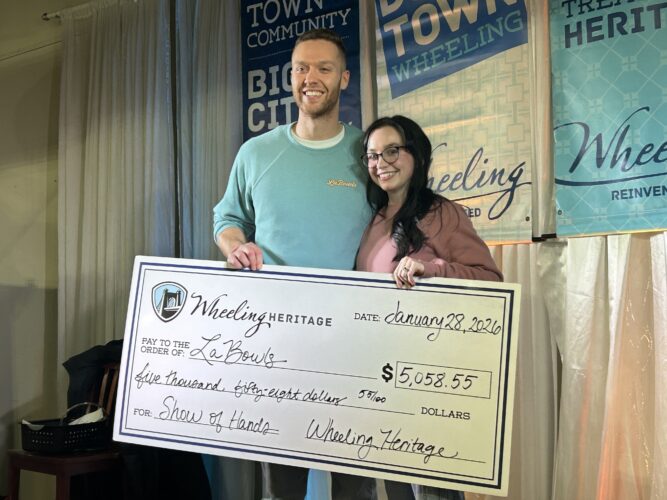 La Bowls Wins Show Of Hands